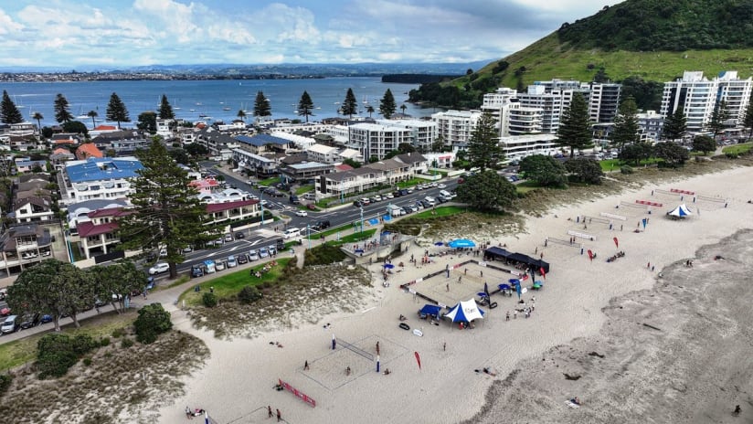 The sand courts in Mount Maunganui Beach (source: volleyballnz.org.nz / phototek.co.nz)