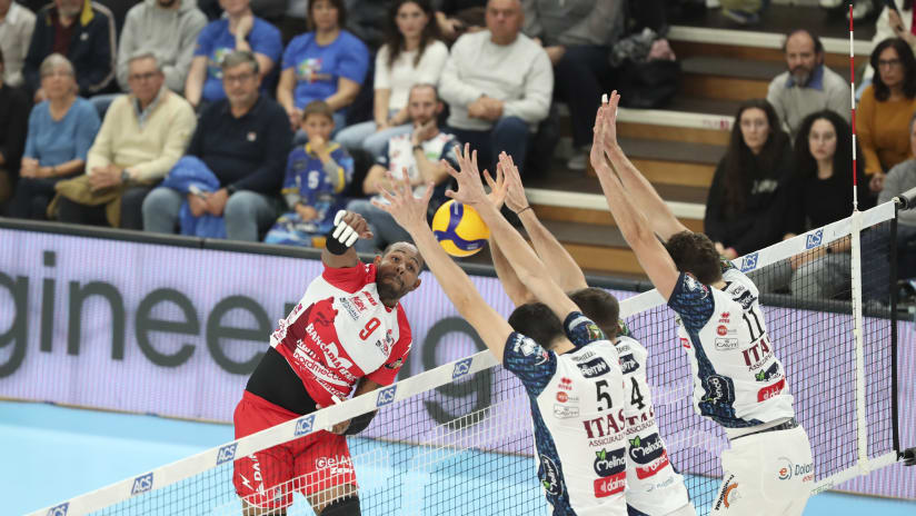 Gas Sales’ Yoandy Leal against Trentino (source: legavolley.it)