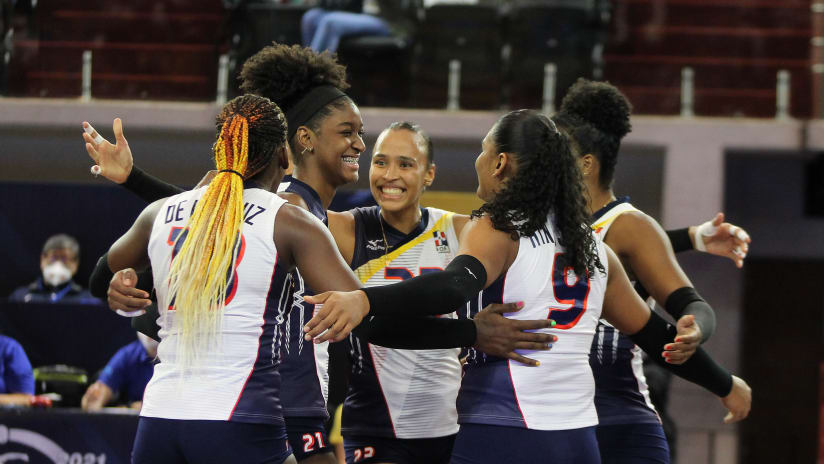 Dominican players celebrate a point in their hard-fought match against Mexico (Photo: NORCECA)