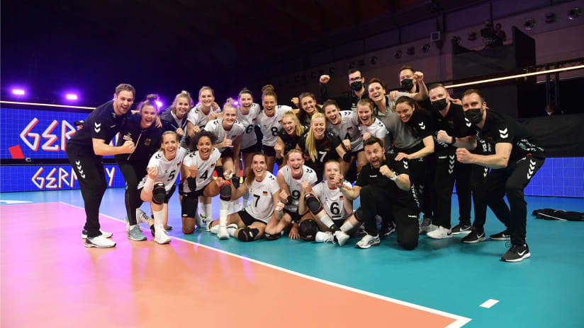 Germany pose for the camera after their five-set win against the Netherlands