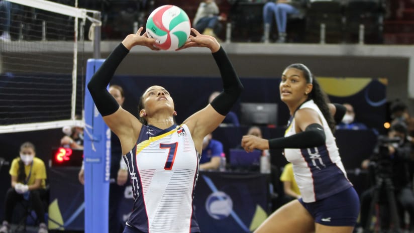 Dominican setter Niverka Marte sets up her team's offence (Photo: NORCECA)