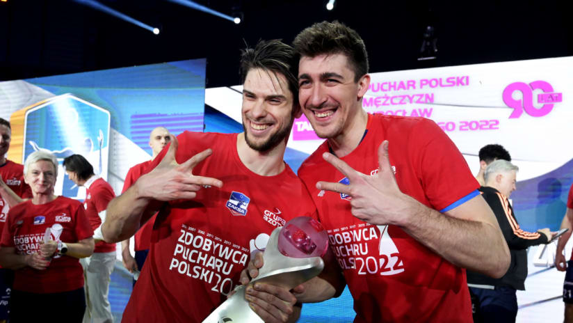 Lukasz Kaczmarek and team captain Aleksander Sliwka (source: plusliga.pl)