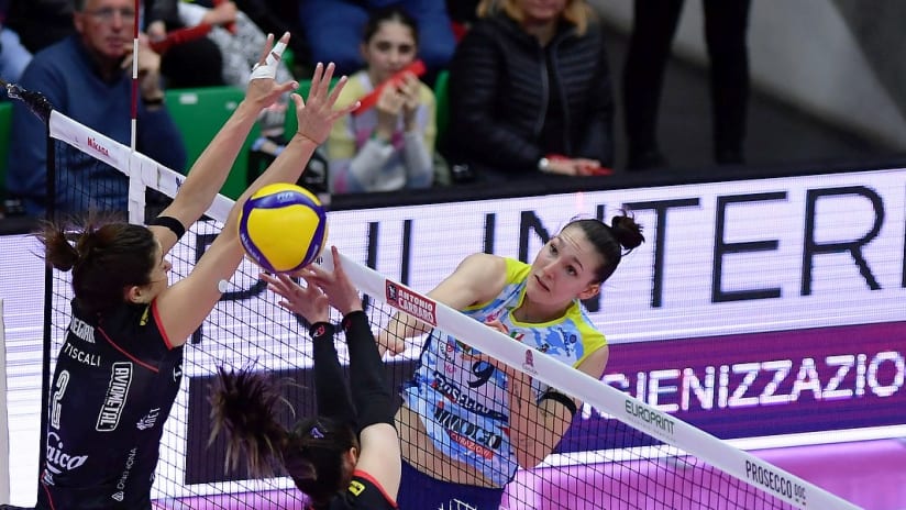 Imoco’s Marina Lubian spikes against e-work’s blockers in the first-leg quarterfinal between the two teams (source: legavolleyfemminile.it)
