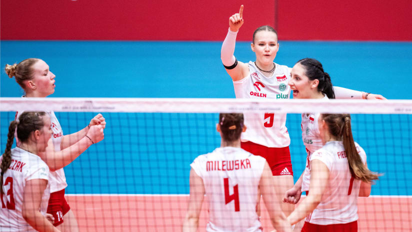 Sobanty (5) and her teammates at the FIVB Girls' U19 World Championship