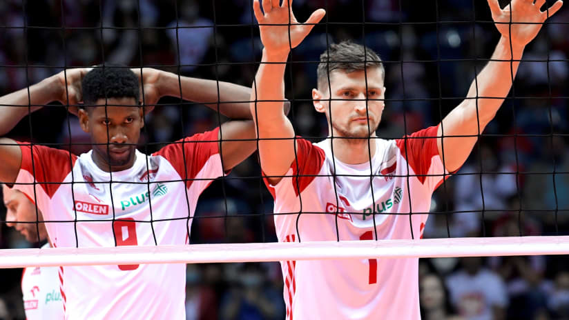 Poland’s Piotr Nowakowski and Wilfredo Leon ready for another block (source: cev.eu)