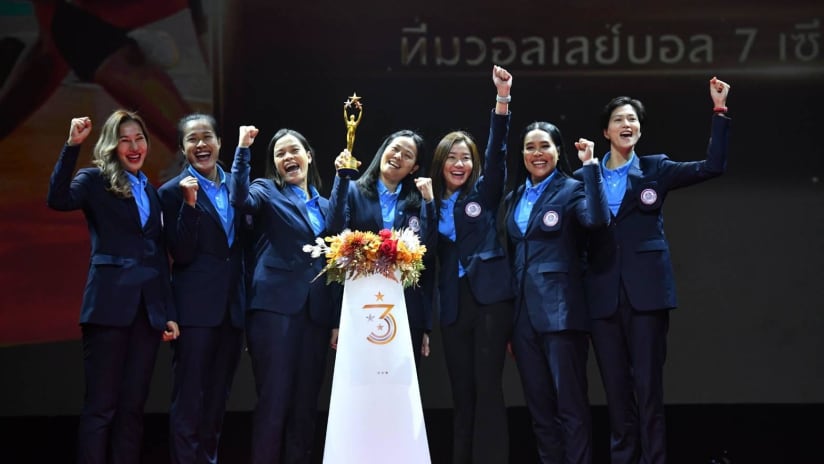 Thailand’s Team of the Decade (from left to right): Amporn Hyapha, Malika Kanthong, Wilavan Apinyapong, Wanna Buakaew, Nootsara Tomkom, Onuma Sittirak, Pleumjit Thinkaow