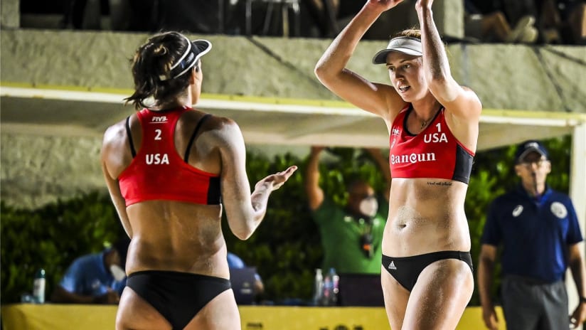 Kelly Claes & Sarah Sponcil (USA)