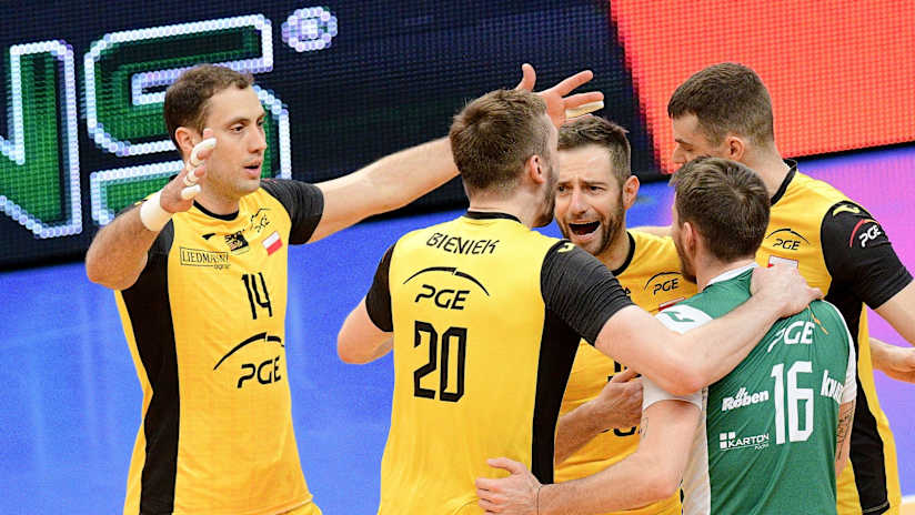 Aleksandar Atanasijevic celebrates with his Skra teammates (source: cev.eu)