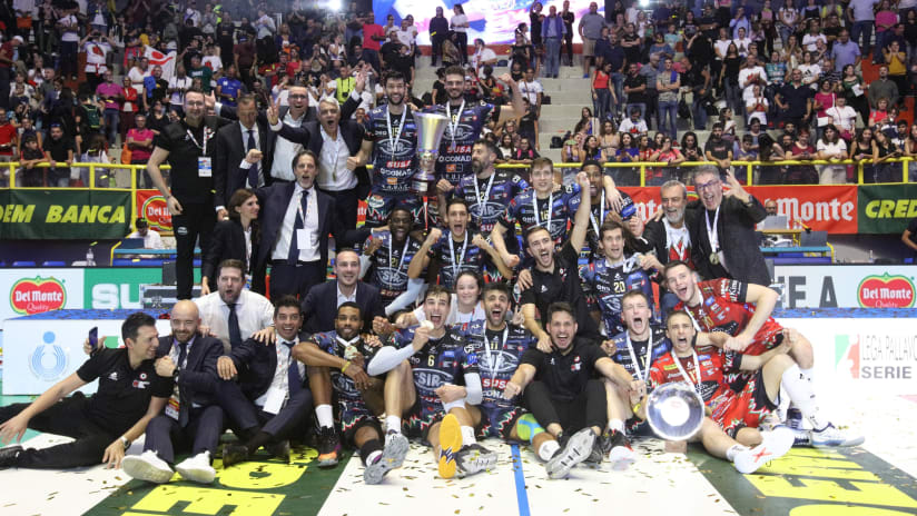 Sir Safety Susa Perugia celebrate as Del Monte® Supercoppa 2022 winners (source: legavolley.it)