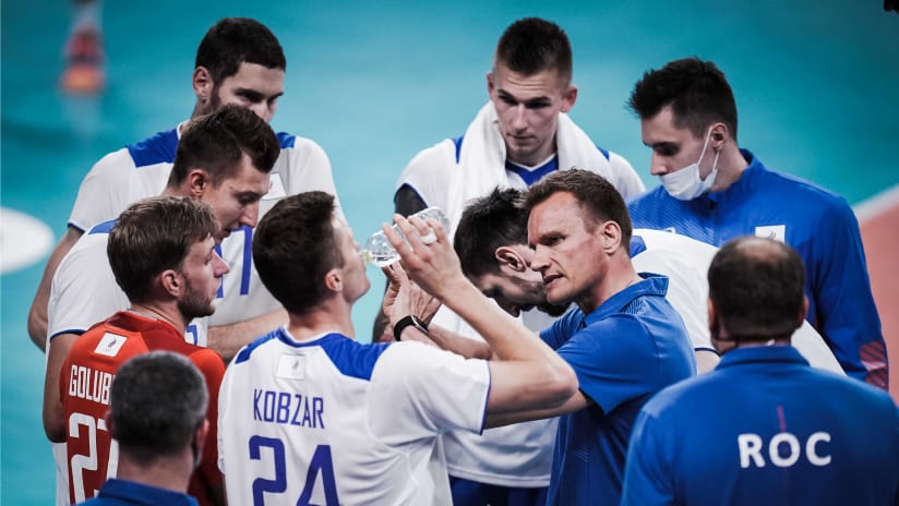 Tuomas Sammelvuo (RUS) talks to his players