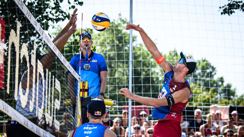 Mol hits in a match against France's Quincy Aye and Arnaud Gauthier-Rat in Vienna (Photo: CEV)