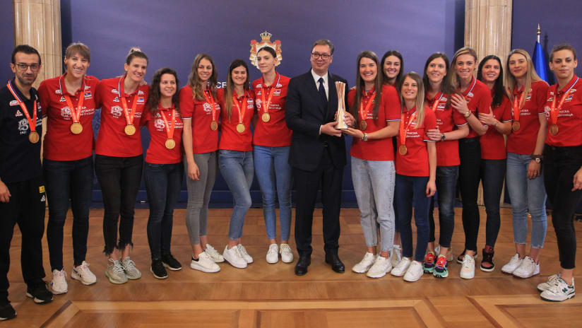 Serbia women's national team with President President Aleksandar Vucic (Author: Vladimir Markovic)