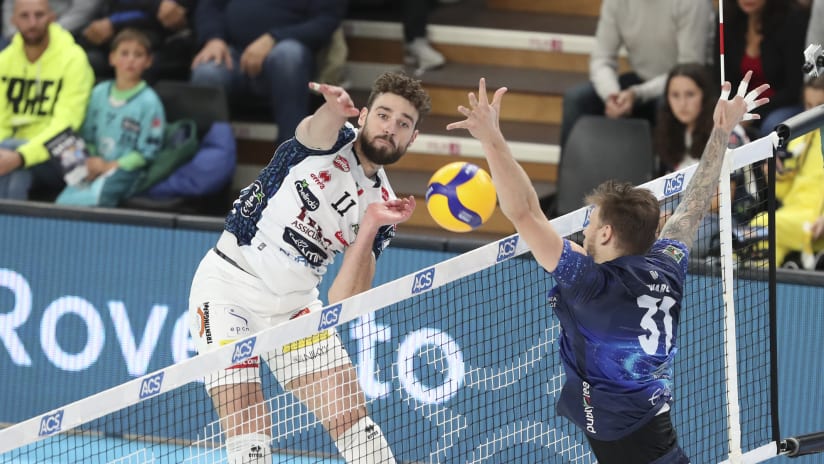 Trentino’s Kamil Rychlicki in attack (source: legavolley.it)