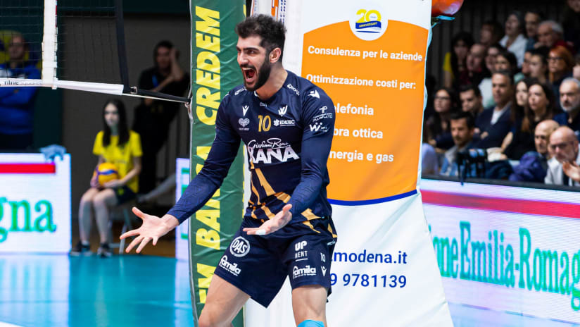 Triumphant Amin Esmaeilnezhad (source: legavolley.it)