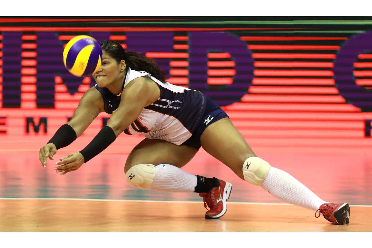 Prisilla Rivera gets low for the reception at the 2019 FIVB Volleyball Nations League.