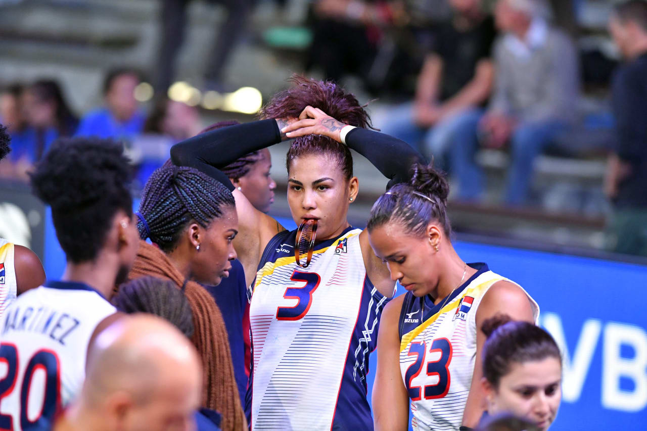 Lisvel Eve gets her hair sorted during a timeout at the 2019 FIVB Volleyball Nations League.
