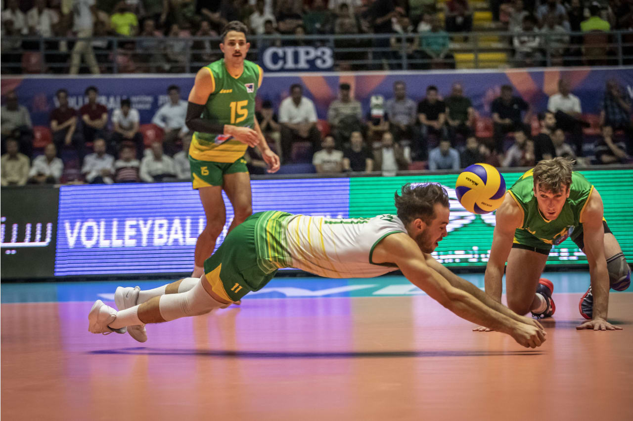 Luke Perry dives to keep the ball in play at the 2019 FIVB Volleyball Nations League.