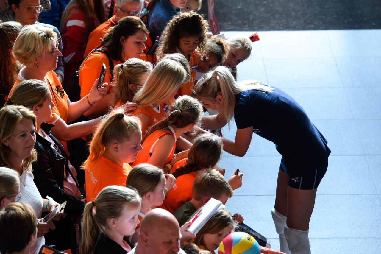 Laura Dijkema signs autographs for fans during the 2019 FIVB Volleyball Nations League.