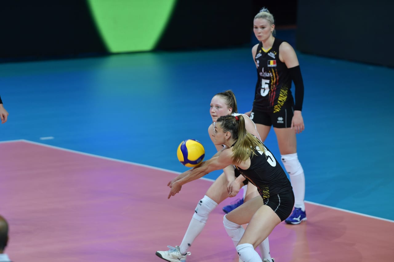 Britt Herbots (BEL) digs