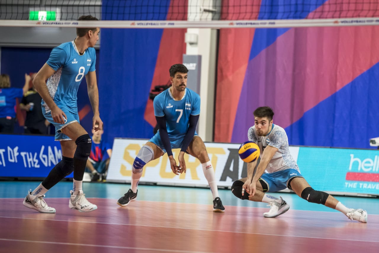 Libero Santiago Danani receives the ball in front of Facundo Conte at the 2019 FIVB Volleyball Nations League.