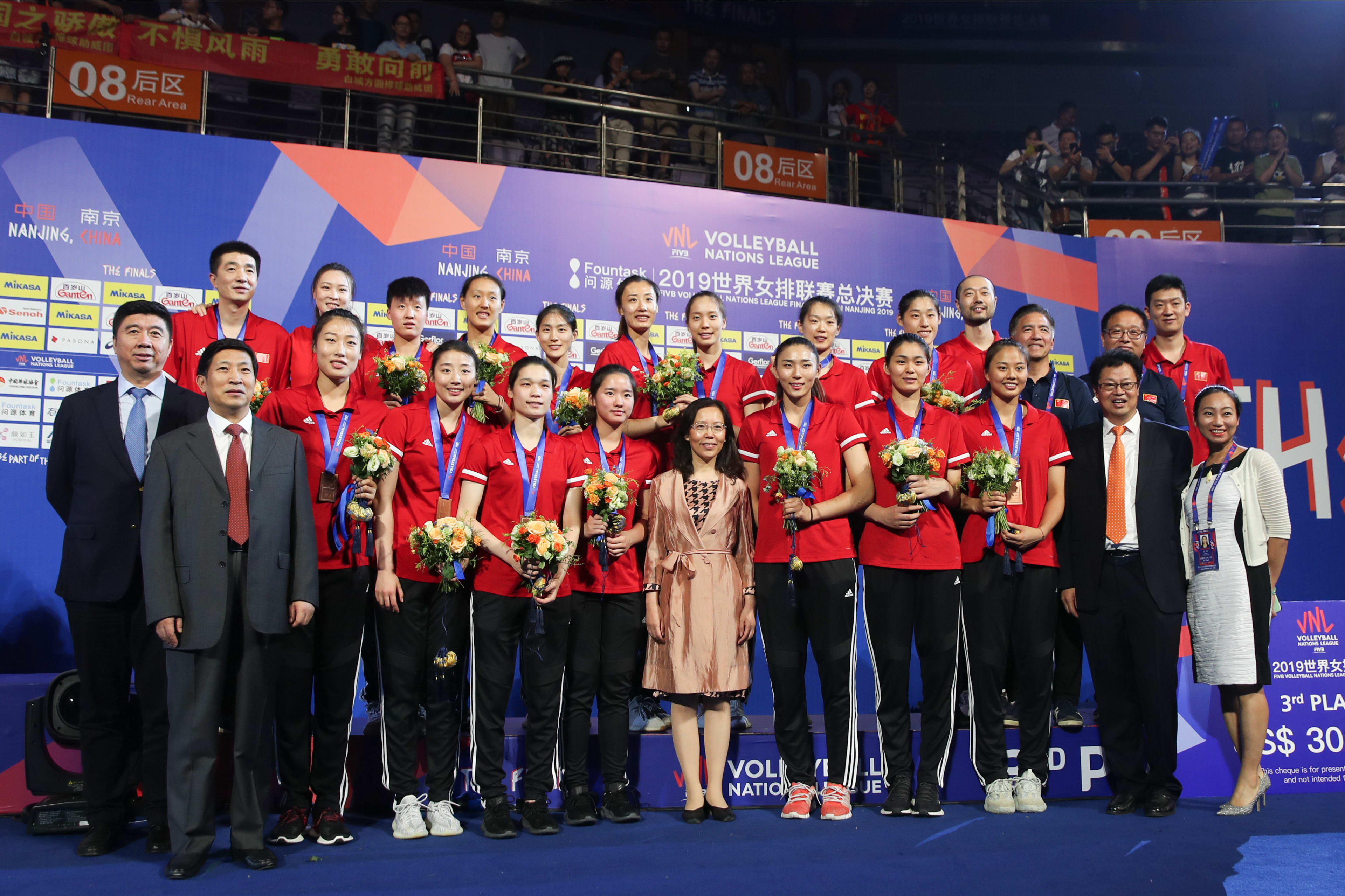 China step on the podium of 2019 VNL | volleyballworld.com