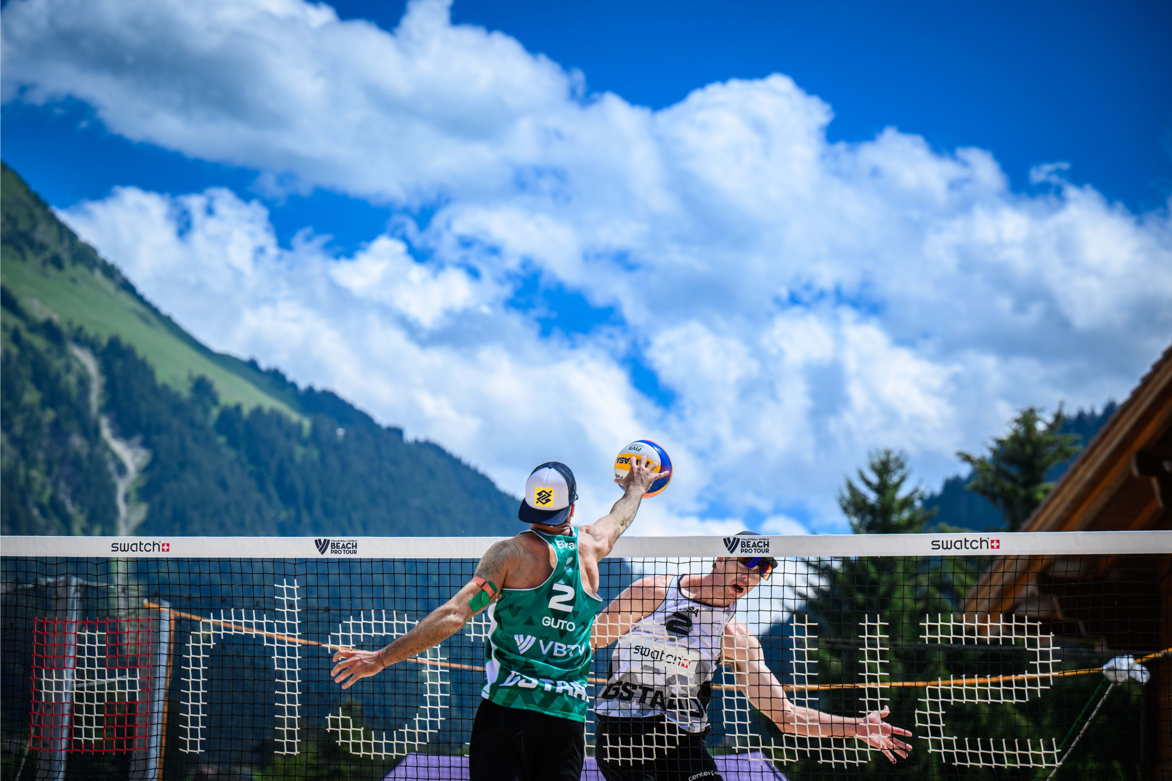 Le leggende della pallavolo si sfidano in occasione dello Swatch Beach Pro  Gstaad 2023