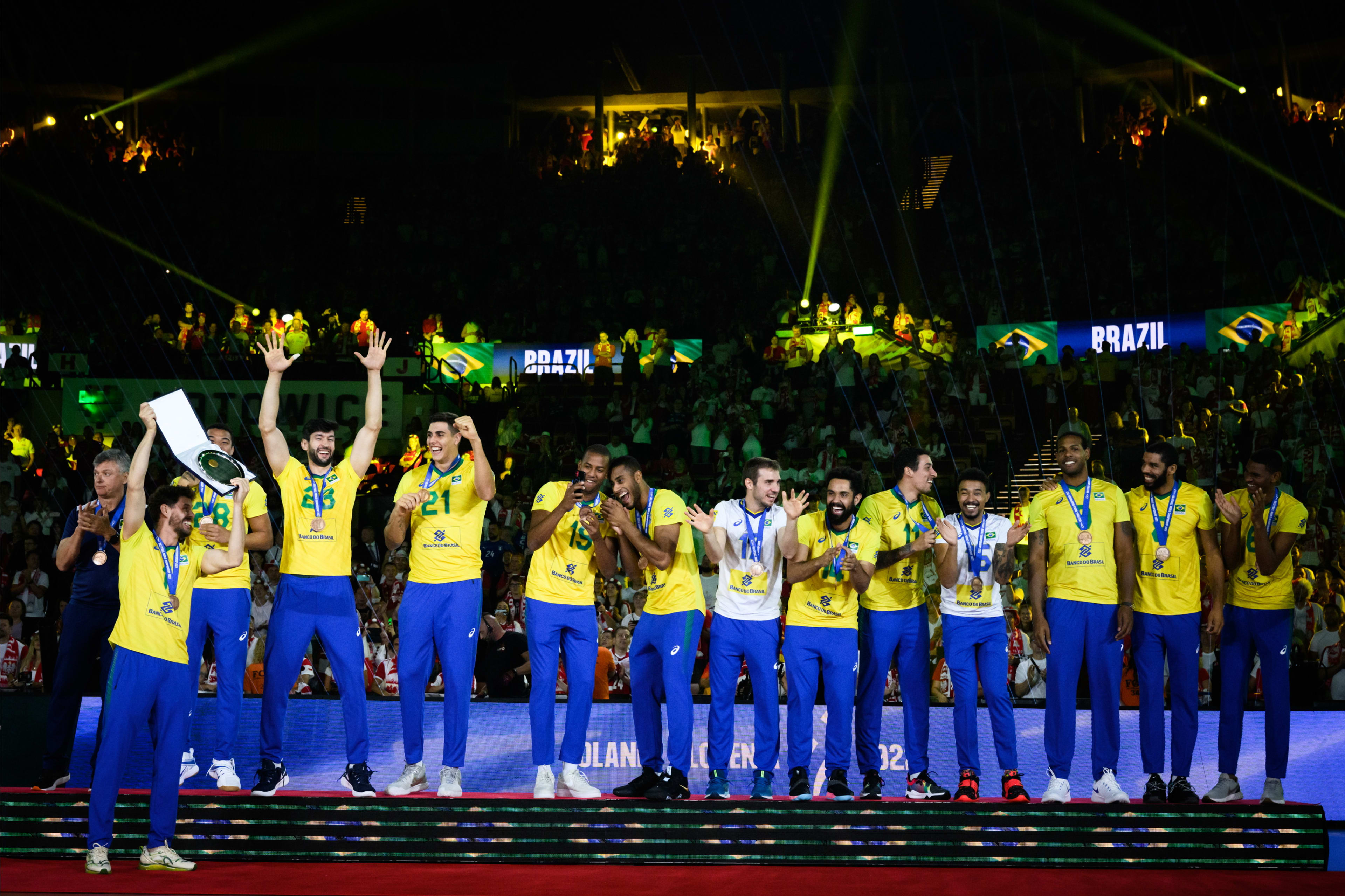 Volleyball World on X: World Champs GOLD & bronze medal matches are set  🤯! ⏰ October 15 (GMT): 2pm 🥉: USA 🇺🇸 🆚 🇮🇹 Italy 6pm 🥇: Brazil 🇧🇷  🆚 🇷🇸 Serbia