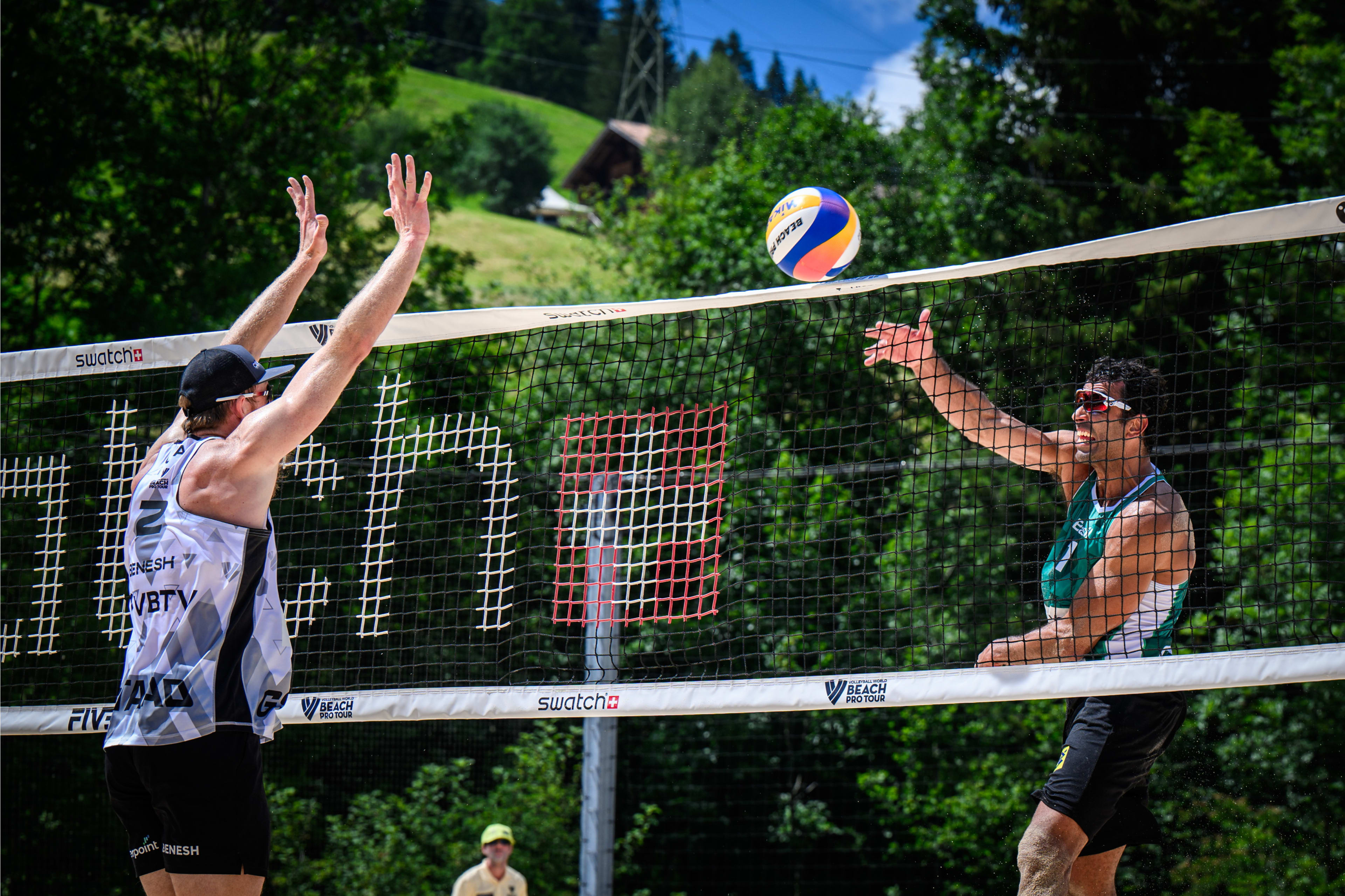 Le leggende della pallavolo si sfidano in occasione dello Swatch Beach Pro  Gstaad 2023