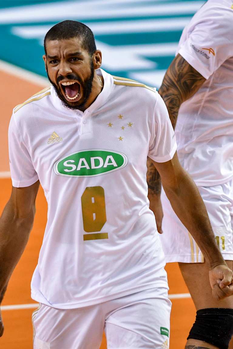 Wallace carries world champions Sada to road victory