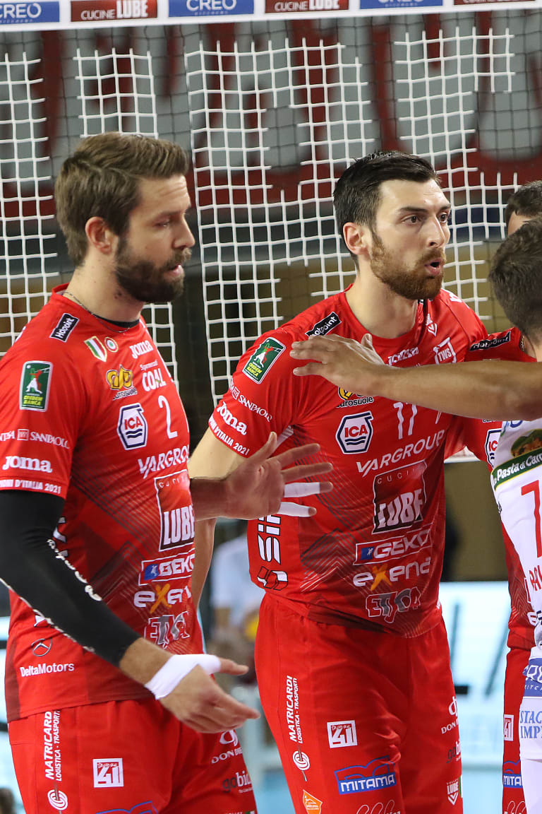 10a da tre punti per Lube e Trento, vetta contesa