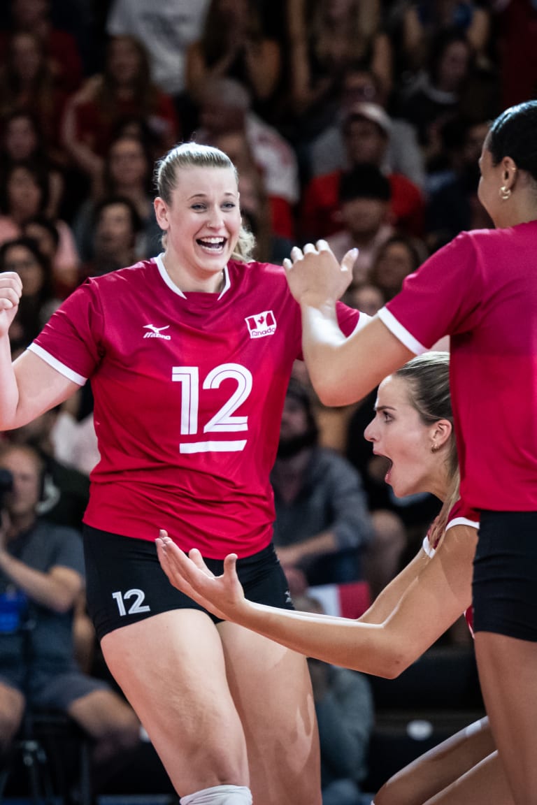 Canada stun Türkiye in front of their home fans