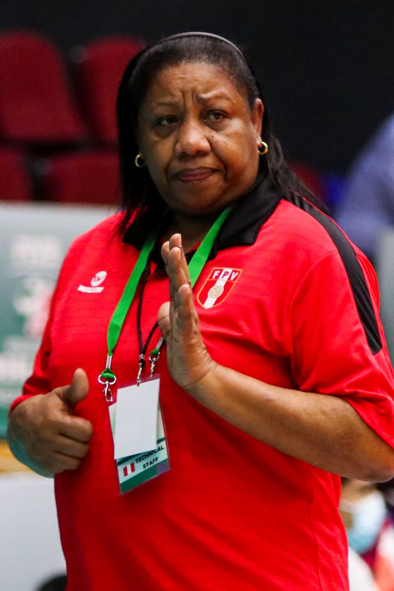 Nice and slow, Torrealva tries to lift Peruvian volleyball once again