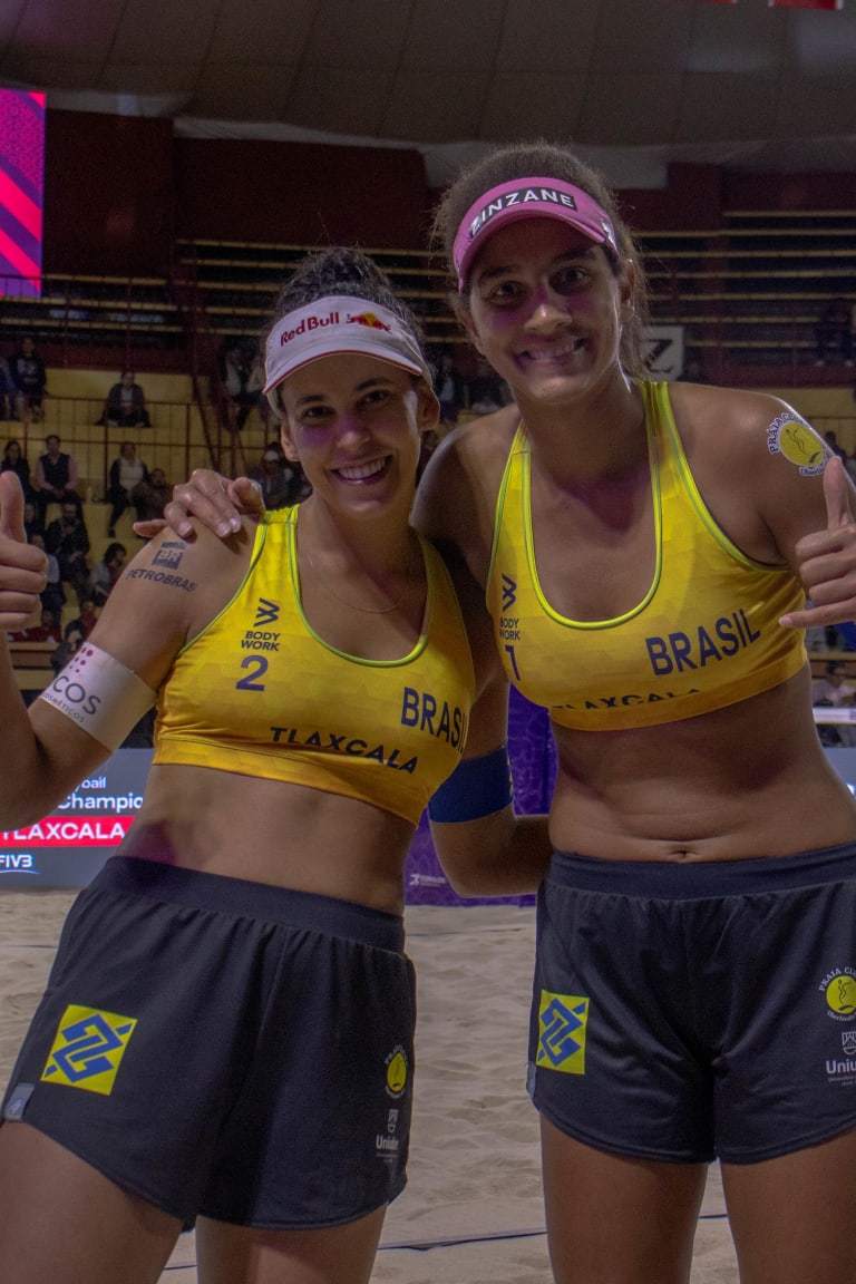 Le campionesse del mondo conducono gli ultimi quattro in semifinale