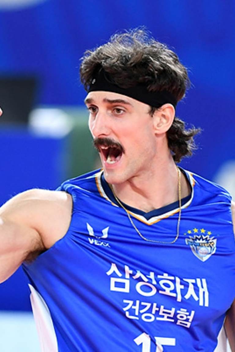 Kyle Russell nails eight aces in a row!