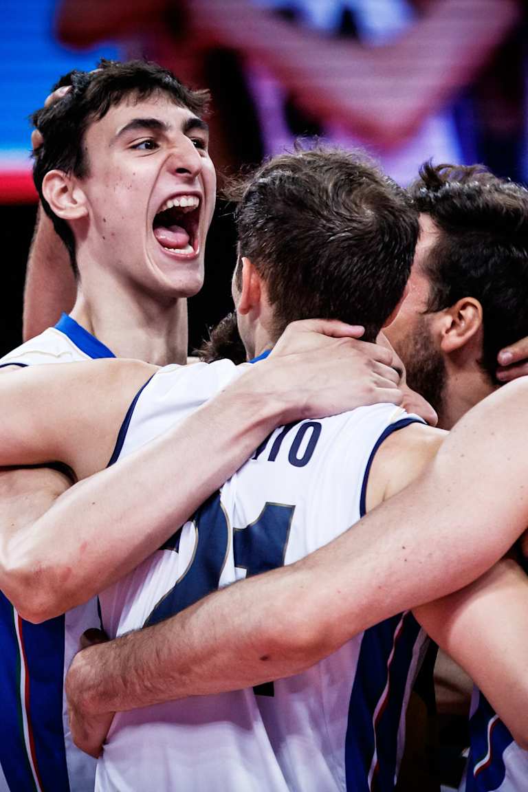 Watch: Insane saves of the 2021 Men's VNL!