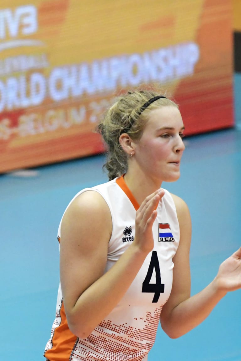 From beach to indoor volleyball, top Dutch talent Jolien Knollema aims high