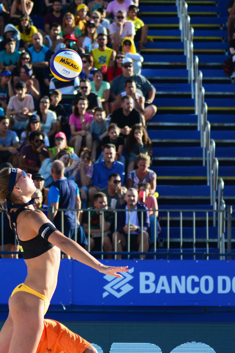 Semifinal highlights: Andressa/Vitoria vs. Stam/Schoon