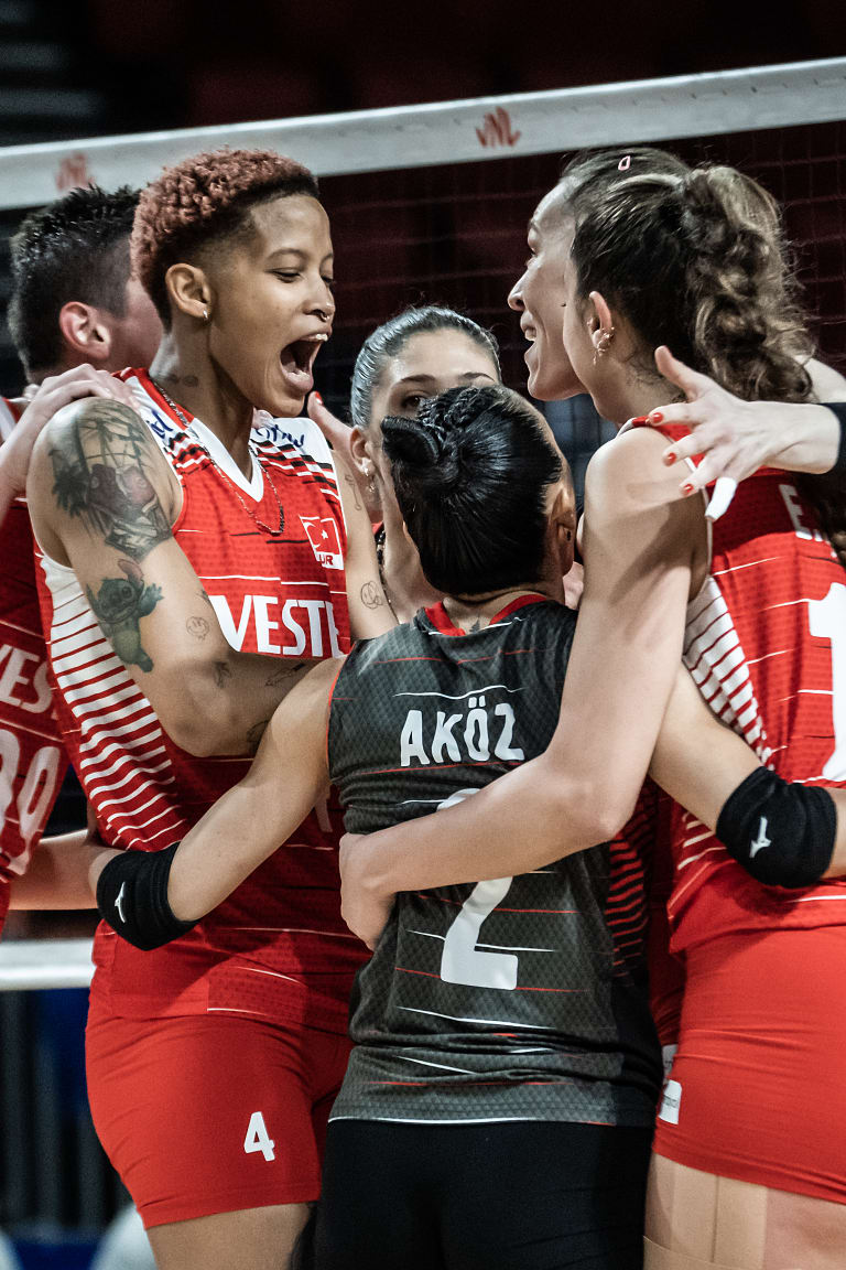 Türkiye bounce back with straight-set win over Canada