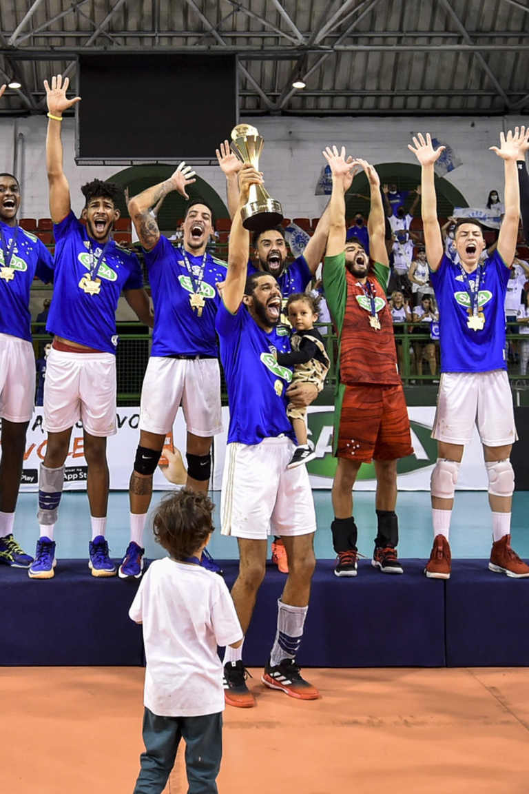 Wallace lifts first trophy after return to Sada Cruzeiro