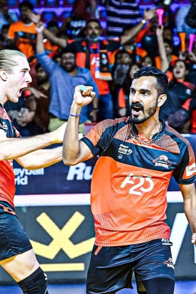 Hyderabad Black Hawks steal thrilling win over Bengaluru Torpedoes