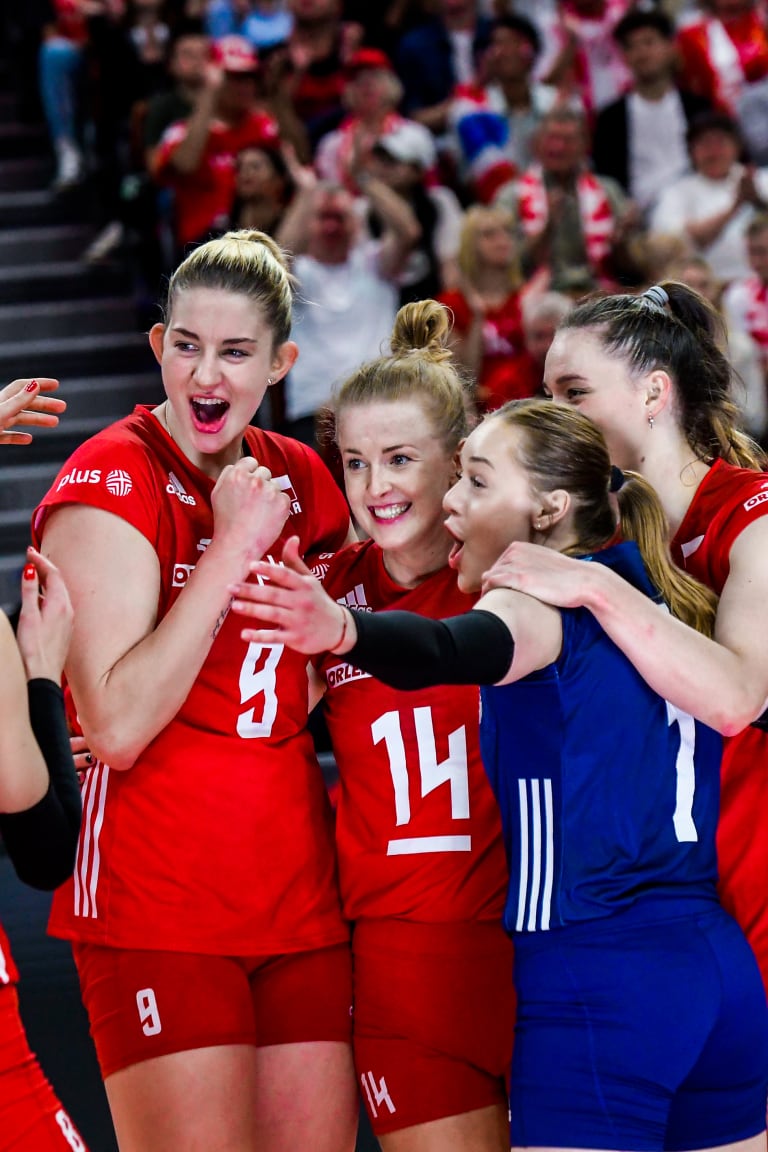 Poland’s block party pleases home fans in Gdansk
