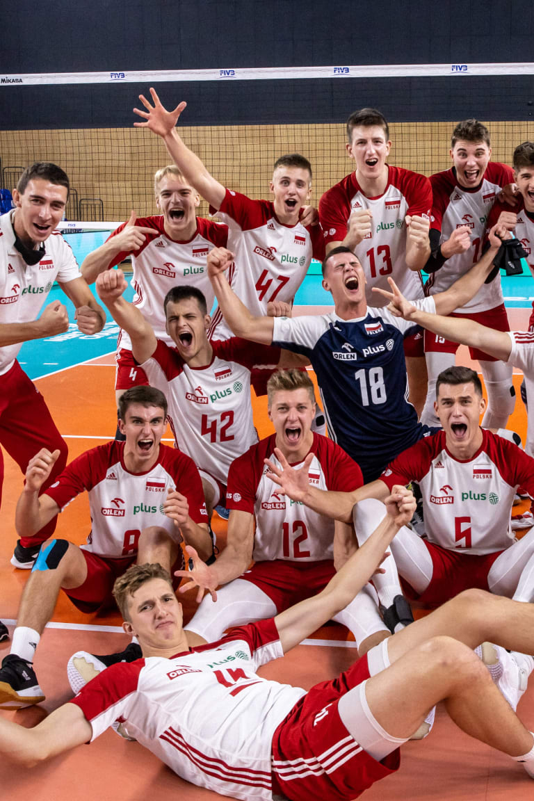 Poland master complete turnaround to qualify for semis