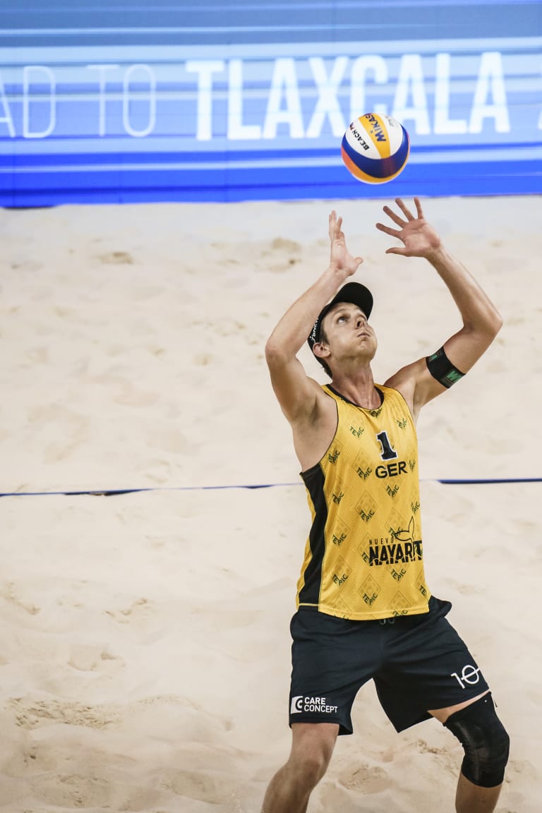 Big comeback takes Ehlers and Wickler to the elimination rounds