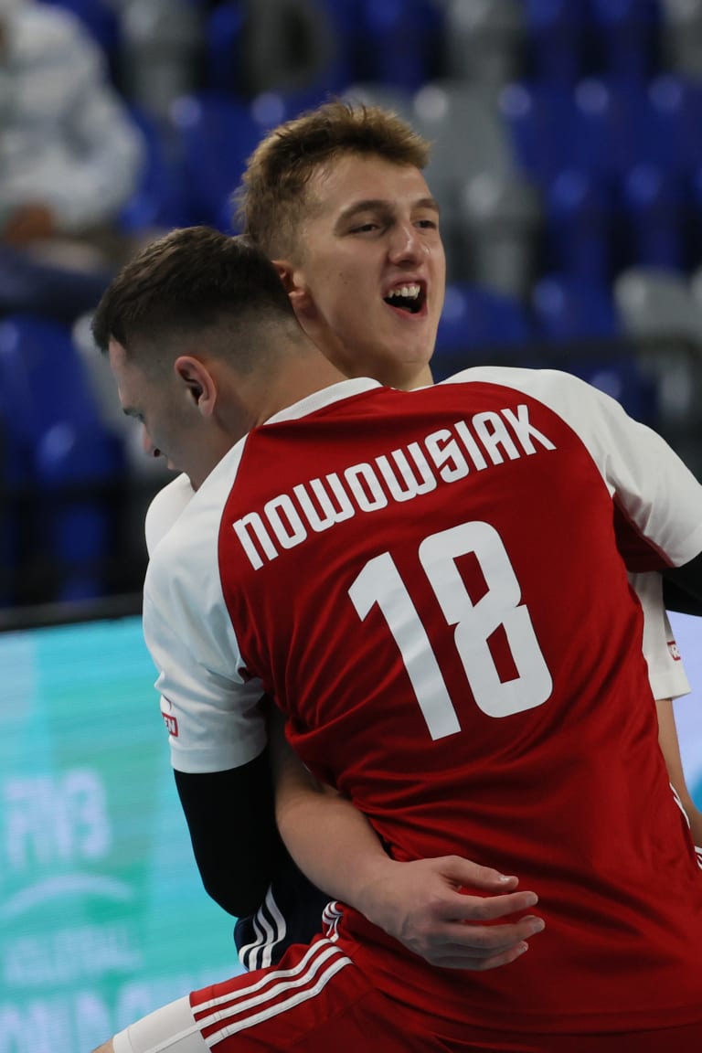 Poland top Pool B unbeaten