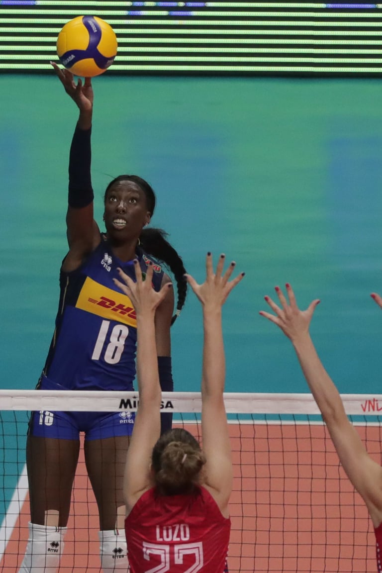 Egonu debuts and leads Italian comeback against Serbia