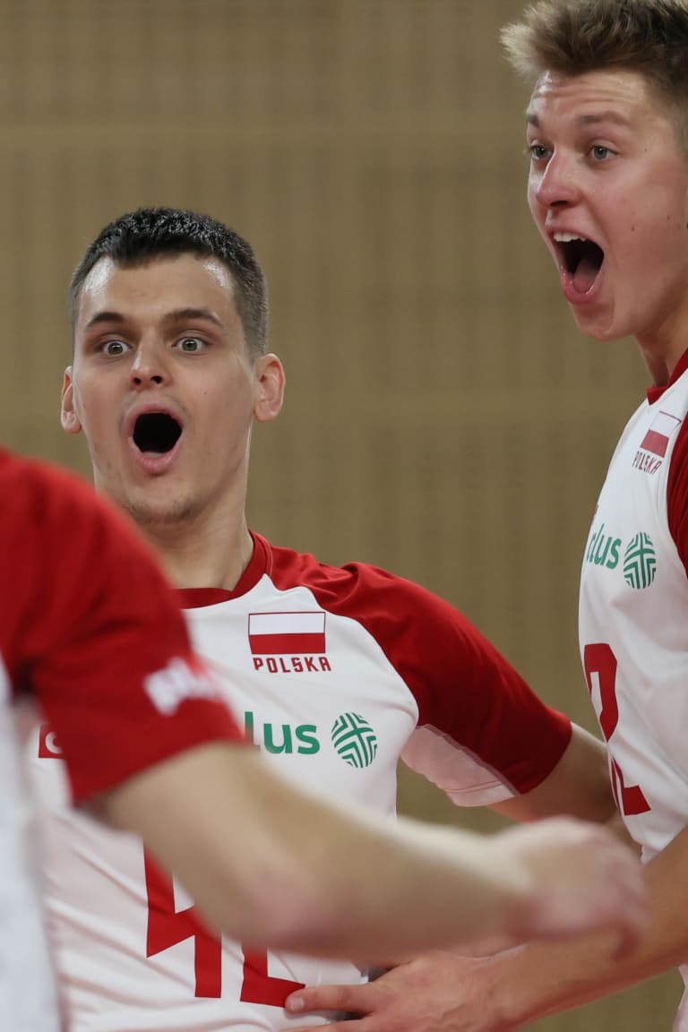 Bulgaria, Poland stay unbeaten to join top eight