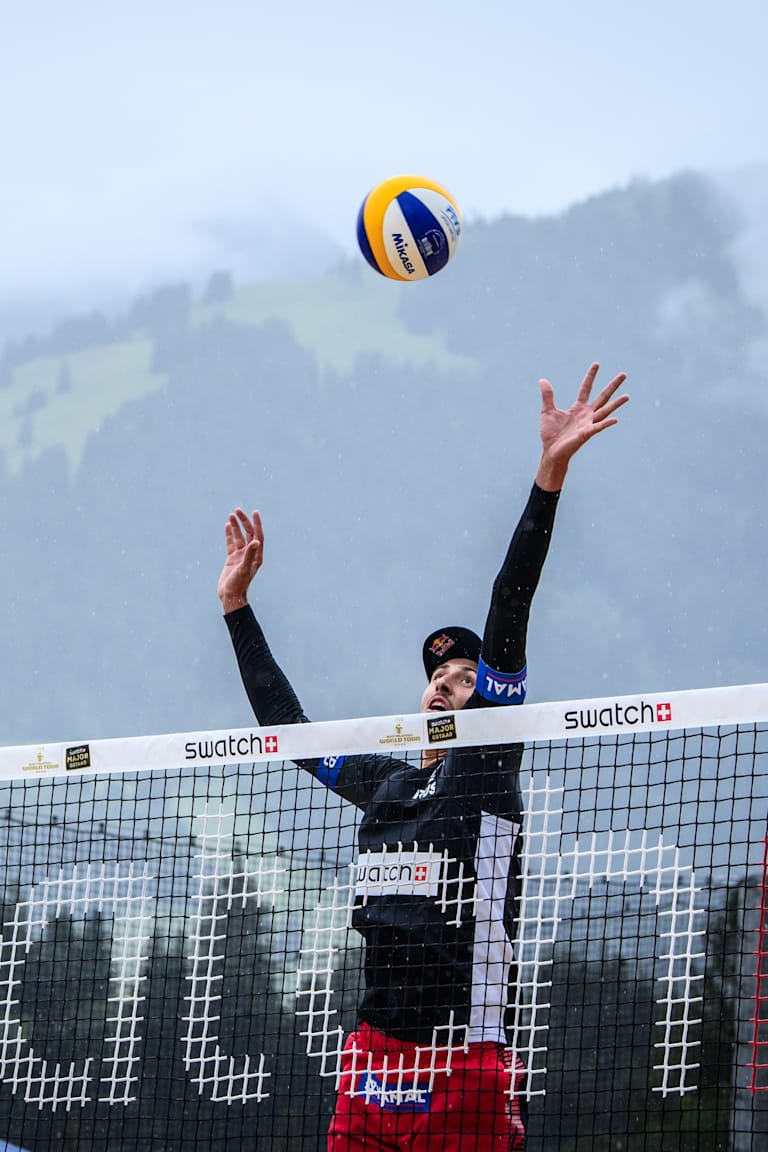World champions on to Gstaad’s Round of 16