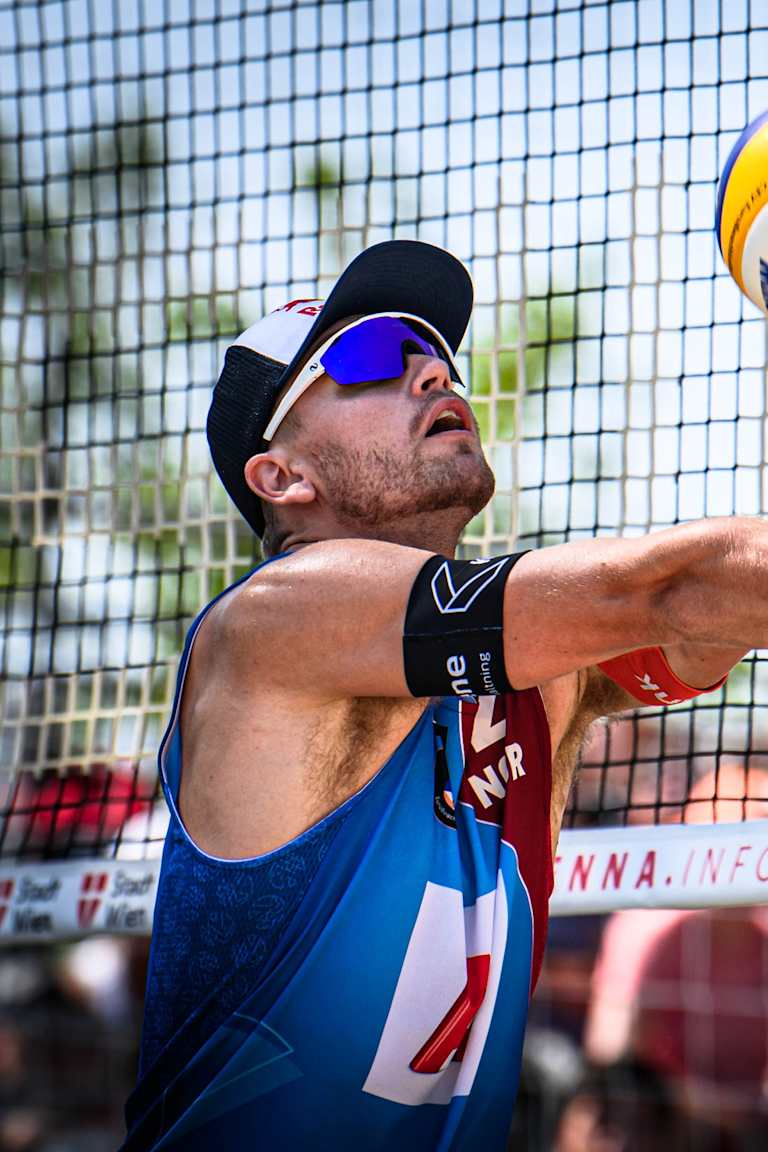 Olympic medallists back in motion 