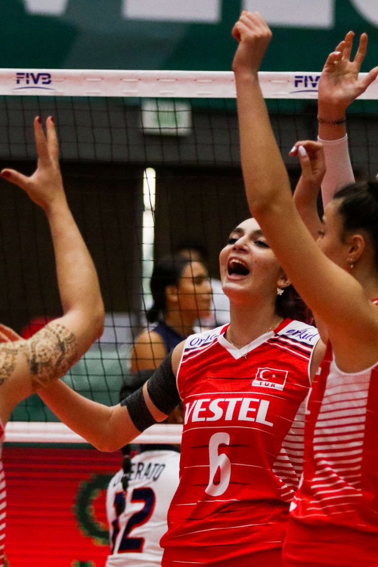 Turkey and Peru win on Pool B opening day