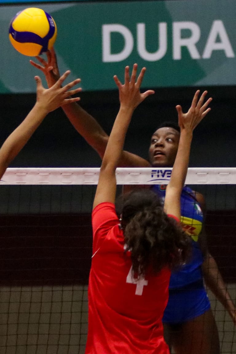 Ituma leads Italy to comeback win in Pool B debut